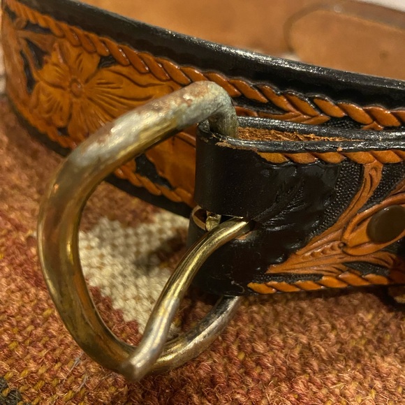 Vintage Floral Tooled Leather Belt - Picture 8 of 8